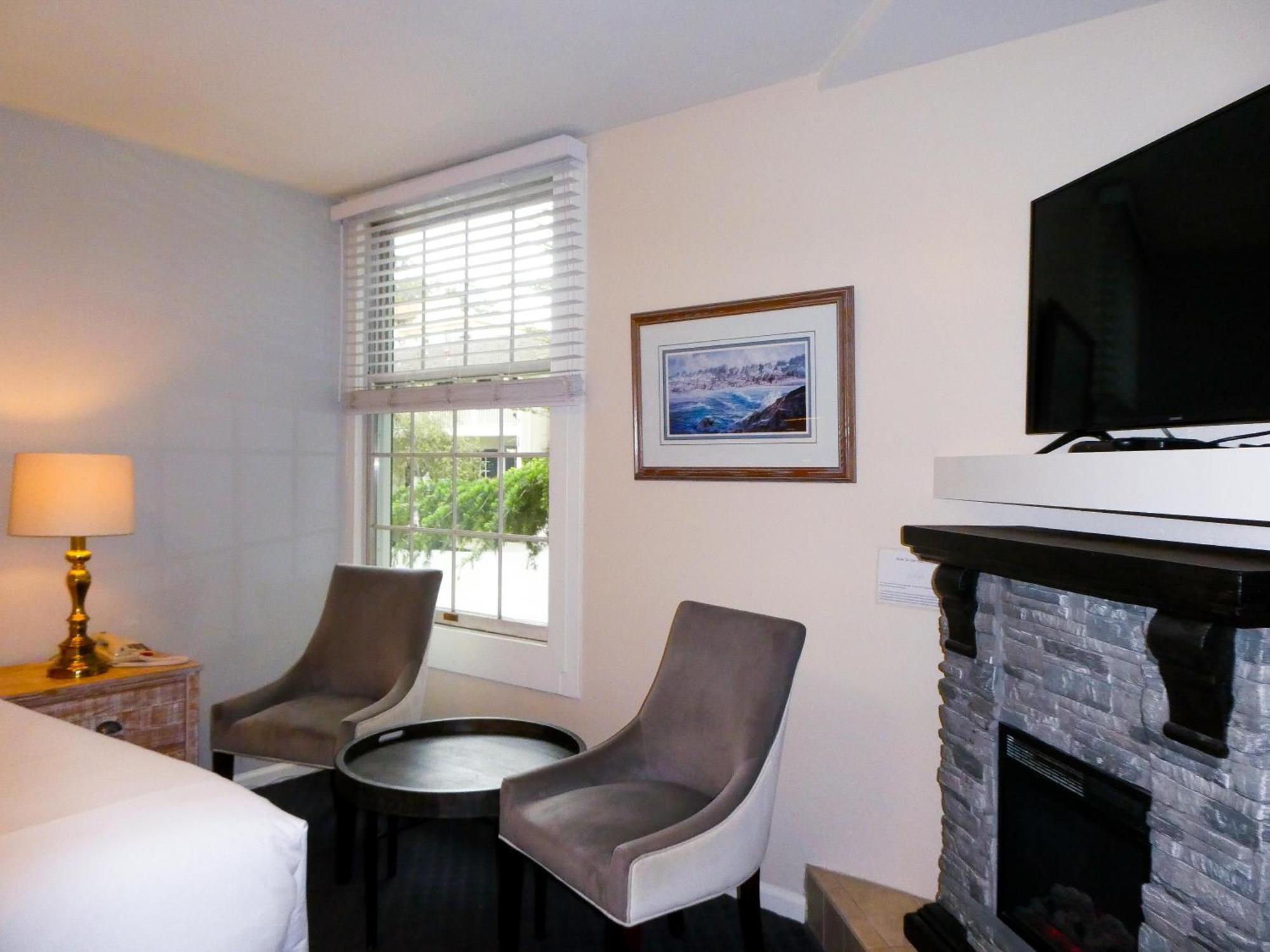 Carmel Fireplace Inn Room photo
