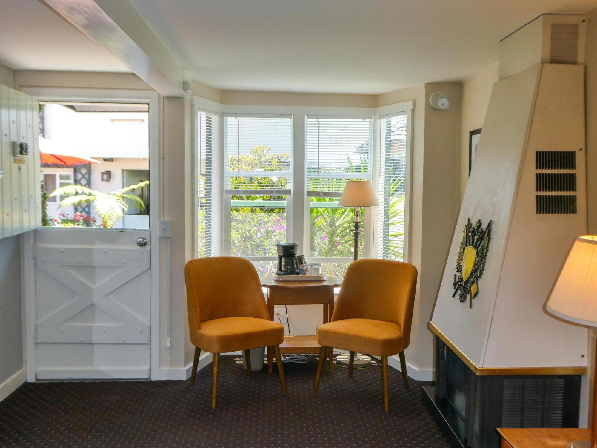 Carmel Fireplace Inn Room photo