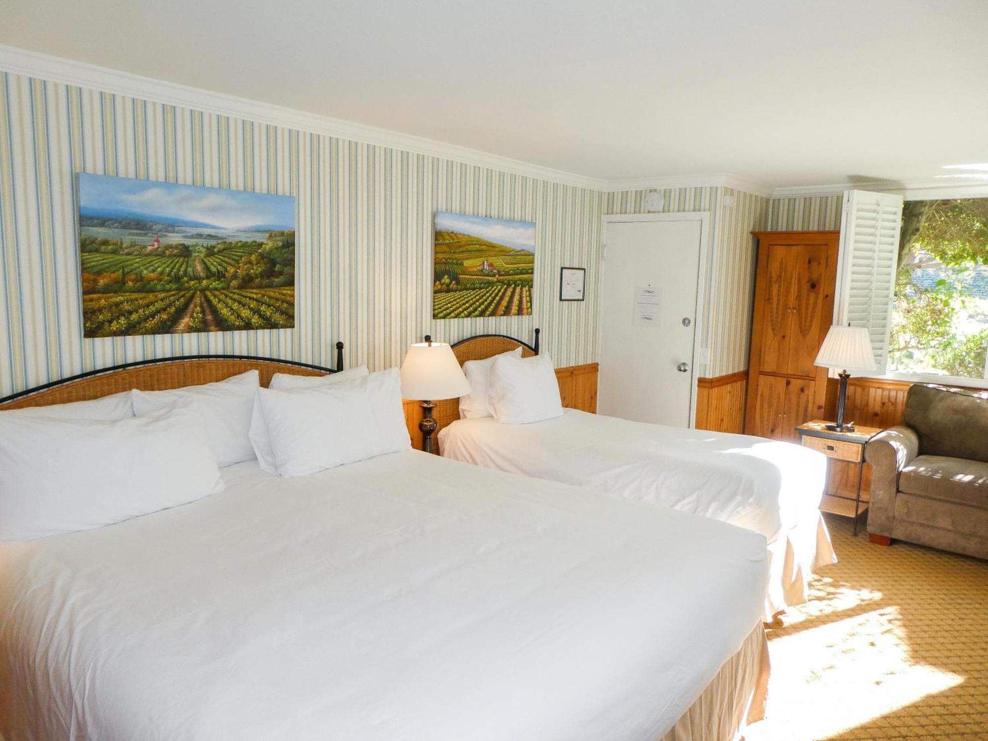 Carmel Fireplace Inn Room photo