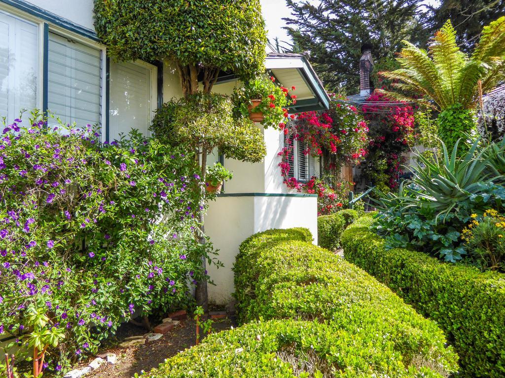 Carmel Fireplace Inn Exterior photo